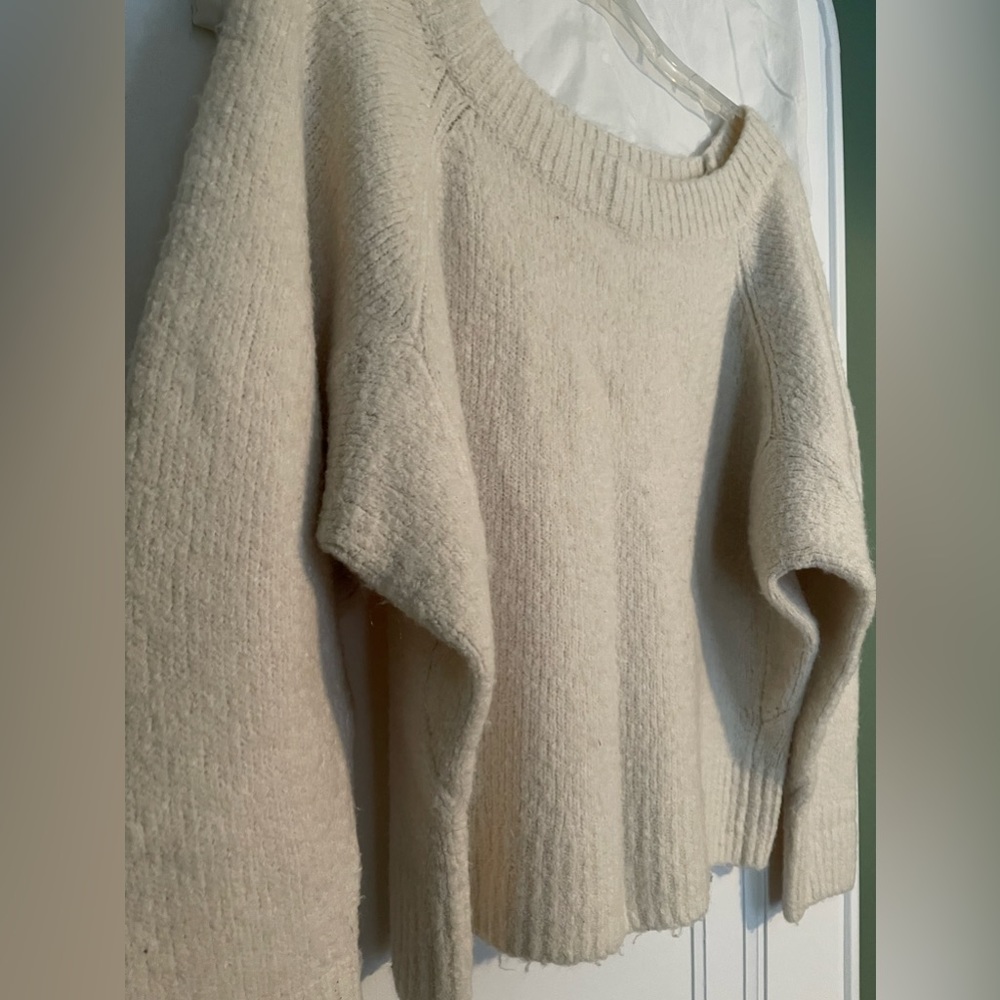Victoria’s Secret Sweater Size M - Picture 2 of 5